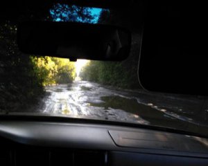 "Як протитанкові рови" - у мережі обурюються через черкаську дорогу