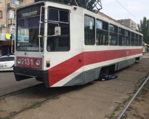 Самоубийца покончил с жизнью под колесами трамвая