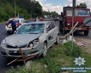 Смертельна розмітка: водій на швидкості врізався у працівників дорожньої служби