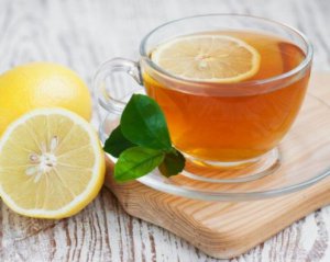 Чому не треба пити чай з лимоном