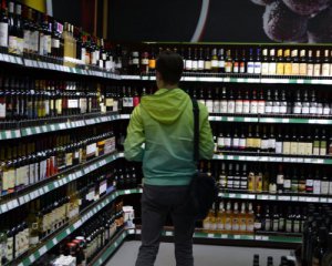 Українці витрачають на алкоголь захмарні гроші