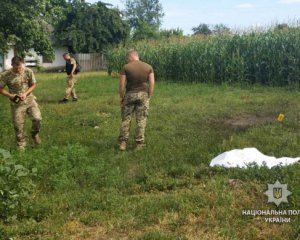 Частини тіла розлетілися по сусідніх городах: чоловік підірвав себе гранатою