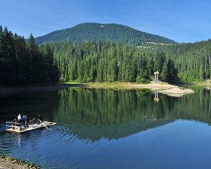 Заборонили вхід до одного з найкрасивіших українських озер