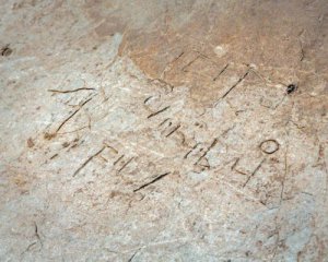 Таинственную надпись нашли в замке короля Артура