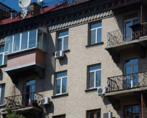 Міністерство заборонить українцям самостійно склити балкони