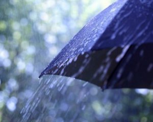 Повсюди дощі і грози: озвучили свіжий прогноз погоди