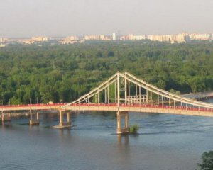 "Оце красунчик": водій креативно позбувся затору на дорозі