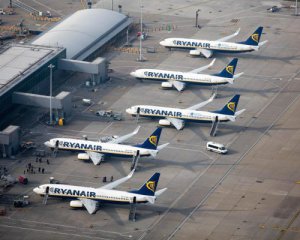 Лоукост Ryanair массово отменяет авиарейсы