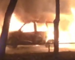 У Києві вдосвіта вибухнули два авто