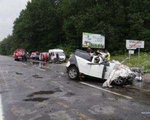 У страшній аварії загинула родина