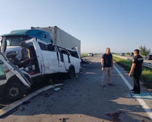 Поліція затримала водія вантажівки, в яку влетіла маршрутка з білорусами