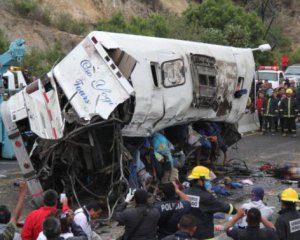 Тіла загиблих звисали з вікон: у аварії загинули 13 пасажирів автобуса