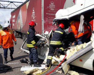 Розповіли про стан потерпілих у аварії під Житомиром