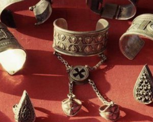Археологи нашли уникальные золотые украшения