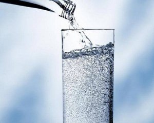 Пояснили користь дієтичної газованої води