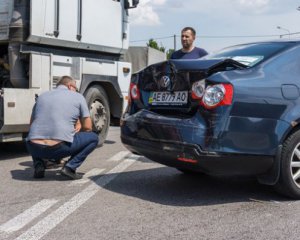 Грузовик протаранил такси с заместителем мэра Днепра