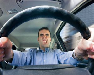 Що стає причиною агресивної поведінки на дорозі