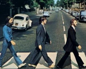 Пол Маккартни воспроизвел легендарное фото The Beatles