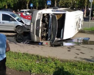 В Донецке перевернулся автобус, много пострадавших