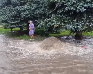 Показали &quot;гейзер&quot; в центре города