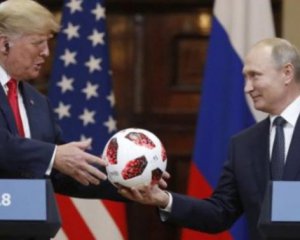 Путин подарил Трампу мяч с передатчиком - СМИ