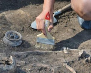 Біля замку розкопали комору ХІХ століття