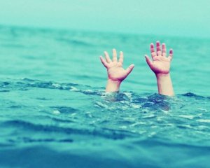 На Харьковщине утонули две девочки, которых отец оставил без присмотра