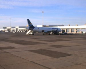Близько 200 українських туристів застрягли в аеропорту Хургади