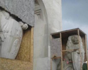 Поляк устроил акт вандализма на военном кладбище во Львове