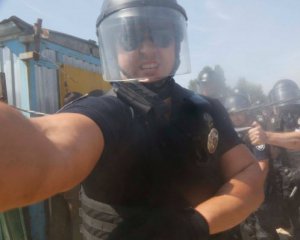Поліцейський "зарядив газом в очі" журналісту