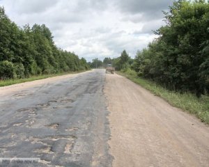 Назвали украинские города с худшими дорогами