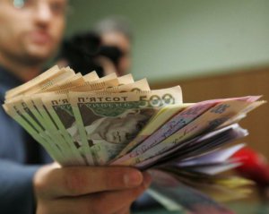 Кому і де в Україні платять найбільше