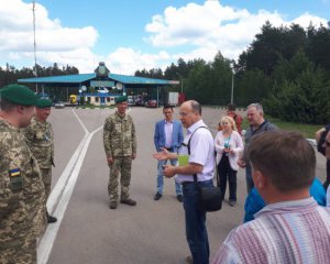 Скольким иностранцам запретили въезд в Украину