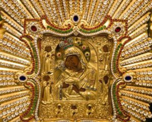 Почаевскую икону Божьей Матери просят об освобождении пленных