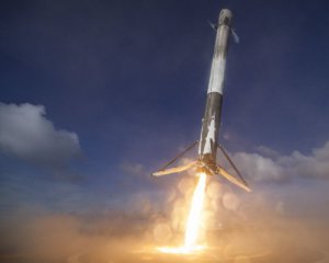 В США запустили ракету Falcon 9 с шестью тоннами багажа на борту