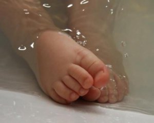 Жінка втопила 2-річну доньку у ванні