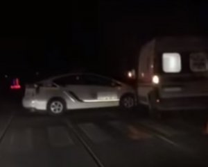Полицейские врезались в автомобиль скорой помощи