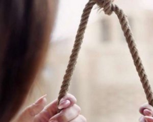 Ссоры в семье довели 15-летнюю девочку до самоубийства