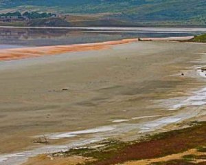 В оккупированном Крыму высохло розовое озеро