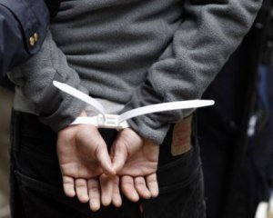 Подружжя затримали за торгівлю наркотиками