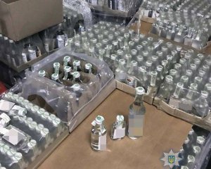В столице нашли 15 тысяч бутылок сурогата