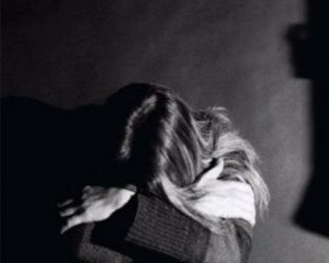 Жінка  продала 15-річну доньку