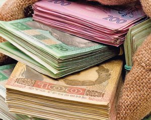 Українці понесли гроші в банки: експерт про зростання ставок за депозитами