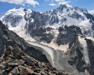 Український альпініст розбився у горах Росії