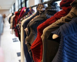 Магазин будет принимать одежду на переработку: проморолик