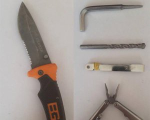 Іноземці на весільному авто та зі зброєю обікрали підприємців