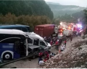 В Турции произошло масштабное ДТП: столкнулись несколько десятков машин