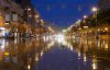 Води по шию - злива затопила центр Києва