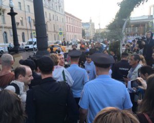 Задержали участников акции в поддержку Сенцова