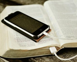 Запустили мобильное приложение с Библией на украинском языке